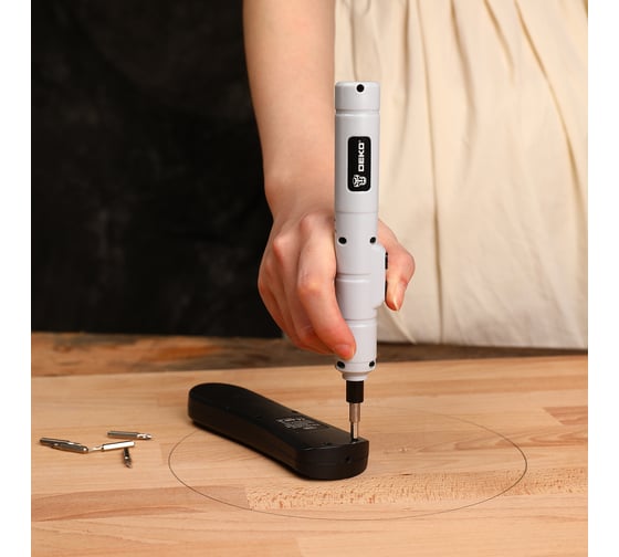 Аккумуляторная отвертка DEKO DKS4-Li + набор бит 10 шт 065-0662