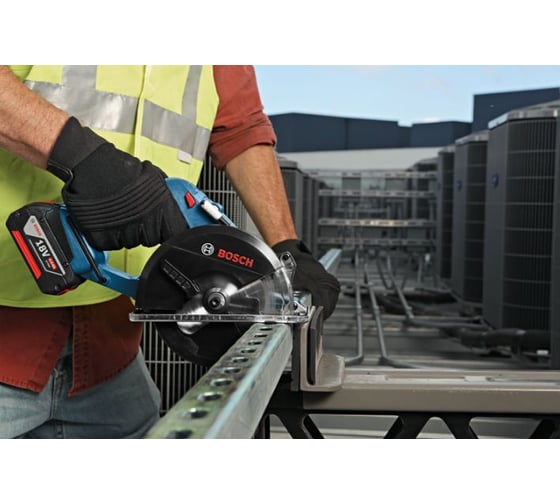 Аккумуляторная циркулярная пила Bosch GKM 18 V-LI Professional Solo 0.601.6A4.001