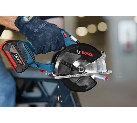 Аккумуляторная циркулярная пила Bosch GKM 18 V-LI Professional Solo 0.601.6A4.001