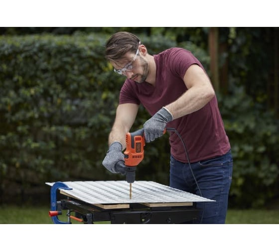 Дрель Black&Decker BEH200