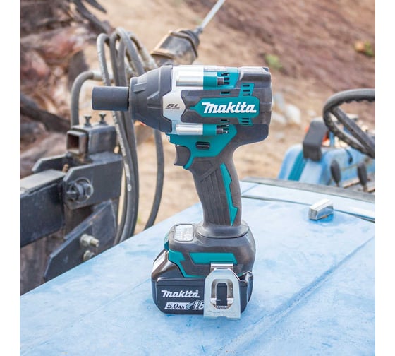 Гайковерт ударный аккумуляторный Makita LXT BL 18В, 1/2", 700Нм,(1x3Ач, з/у), кейс, крючок, подсветка DTW700RF1J