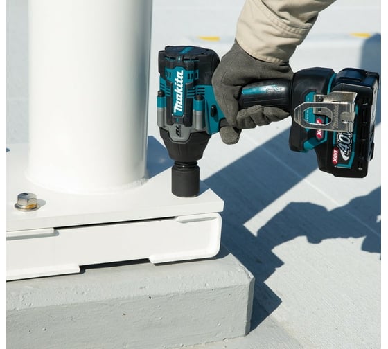 Ударный аккумуляторный гайковерт Makita XGT BL 40В без аккумулятора и ЗУ TW007GZ