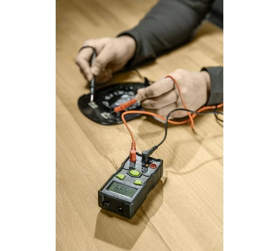 Цифровой мультиметр HOEGERT TECHNIK SMART HT1E605