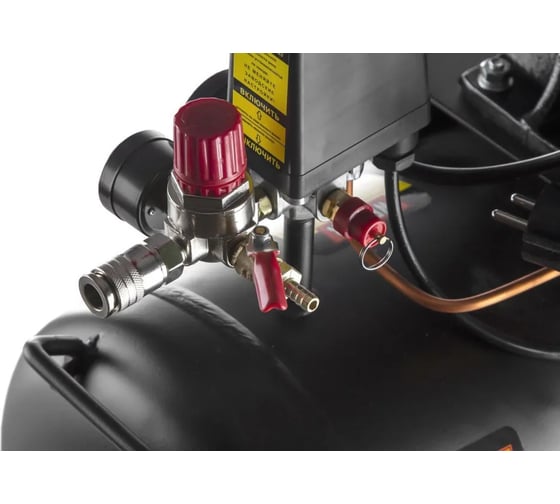 Компрессор WESTER WBK2200/50PRO ременной привод, поршневой масляный, 2200 Вт, 340л/мин, 8бар 631638