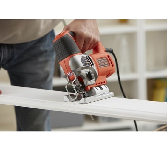 Мощный лобзик Black&Decker BES610K-QS