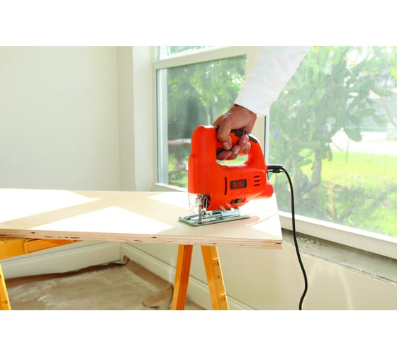 Лобзик Black+Decker JS10