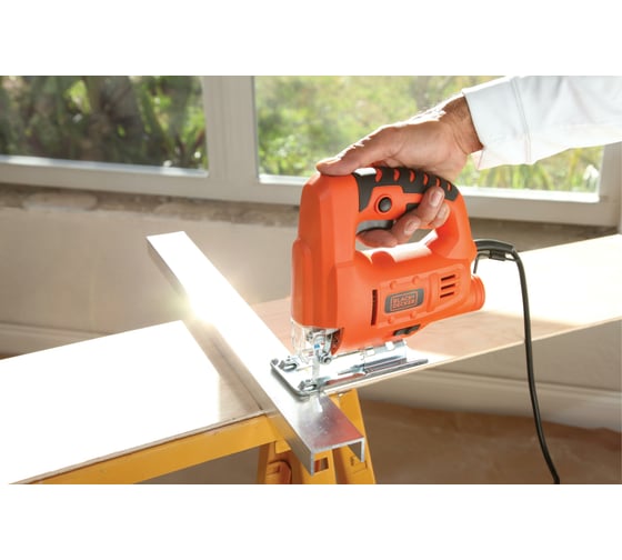 Лобзик Black+Decker JS20