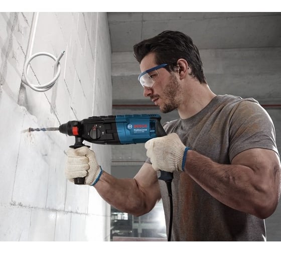 Перфоратор Bosch GBH 240 + ключевой патрон 0.611.272.104