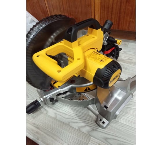 Торцовочная пила DEWALT DWS713 26