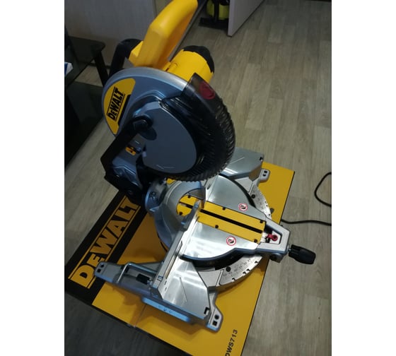 Торцовочная пила DEWALT DWS713 22