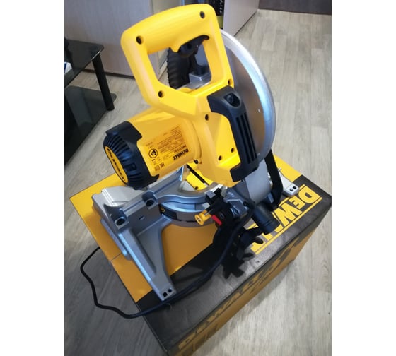 Торцовочная пила DEWALT DWS713 18