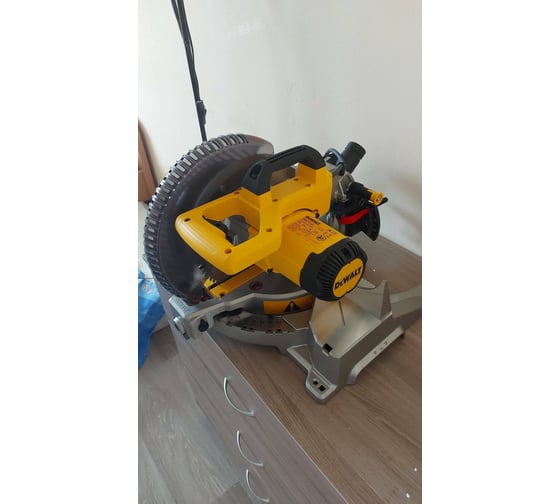 Торцовочная пила DEWALT DWS713 24