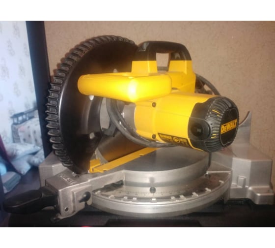 Торцовочная пила DEWALT DWS713 10