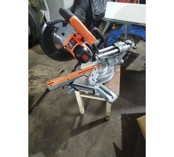 Торцовочная пила c протяжкой Black&Decker BES700 - выгодная цена ...