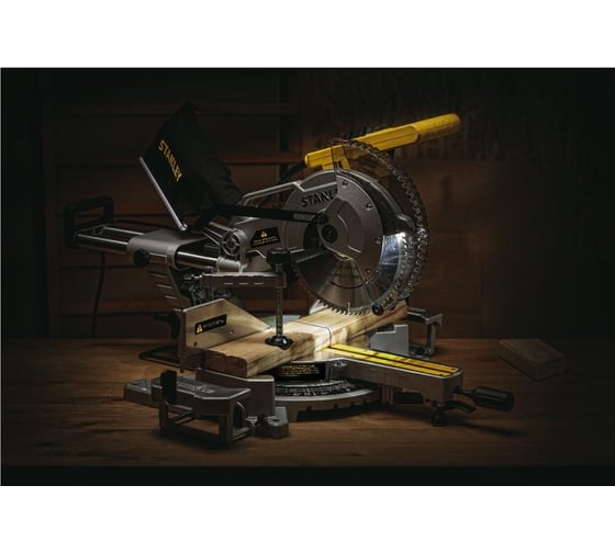 Торцовочная пила Stanley SM18-RU
