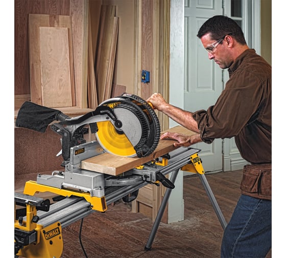 Торцовочная пила DEWALT DWS715-KS