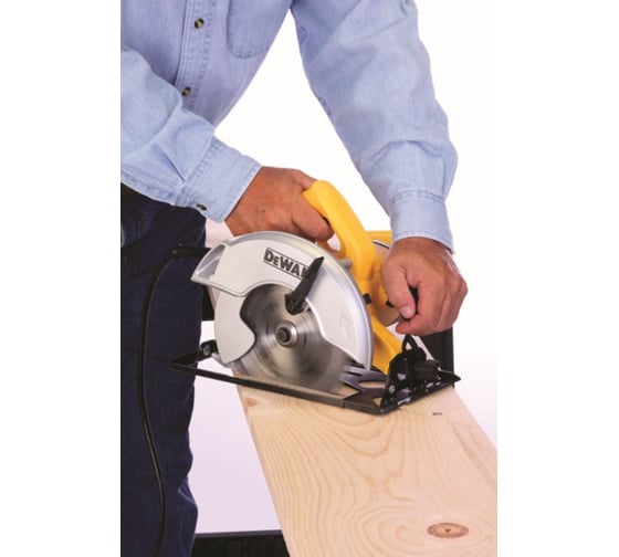 Дисковая пила DeWALT DW 366
