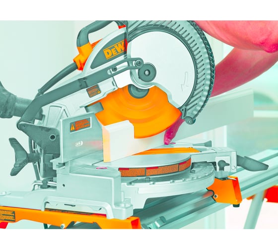 Торцовочная пила DeWALT DW 713 XPS