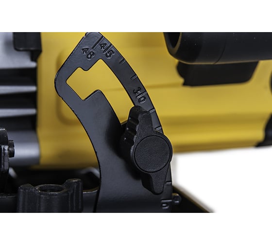Дисковая пила DEWALT DWE 560 A