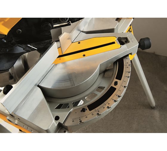 Торцовочная пила DEWALT D27113
