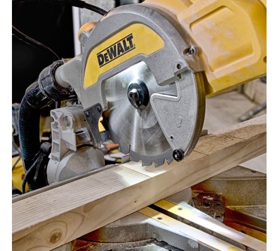 Торцовочная пила DEWALT DWS777