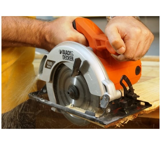 Дисковая пила Black+Decker CS1500