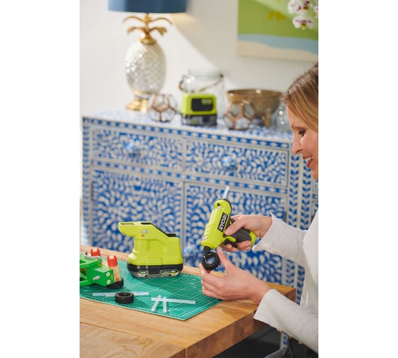Клеевой пистолет Ryobi ONE+ 18В RGLM18-0 5133005001