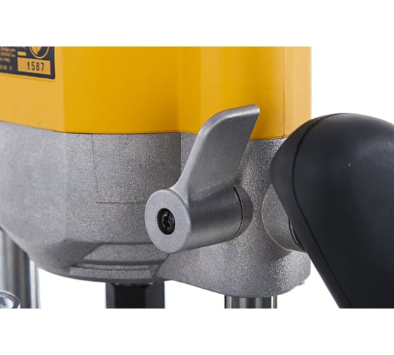 Фрезер DeWALT DW 626