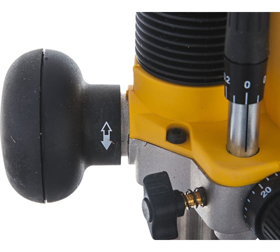 Фрезер DEWALT DW 621