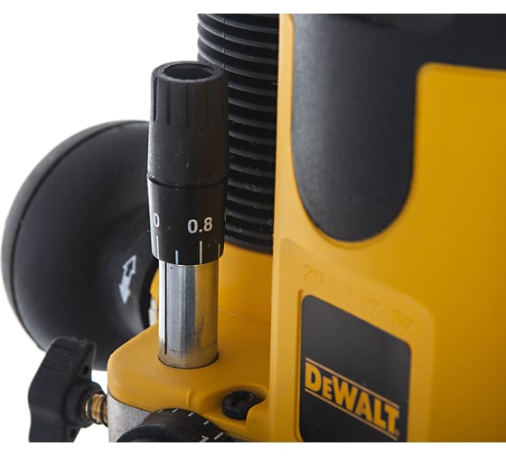 Фрезер DEWALT DW 621