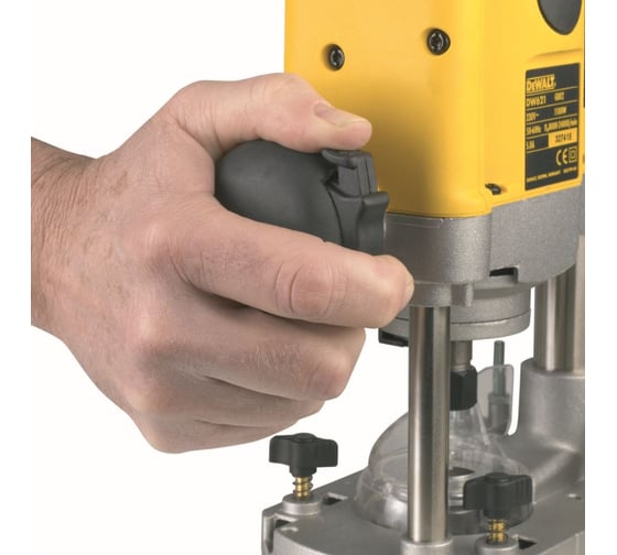 Фрезер DEWALT DW 621 K