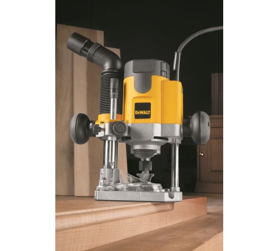 Фрезер DEWALT DW 621 K