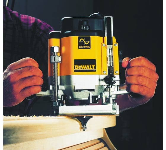 Фрезер DEWALT DW 625 E