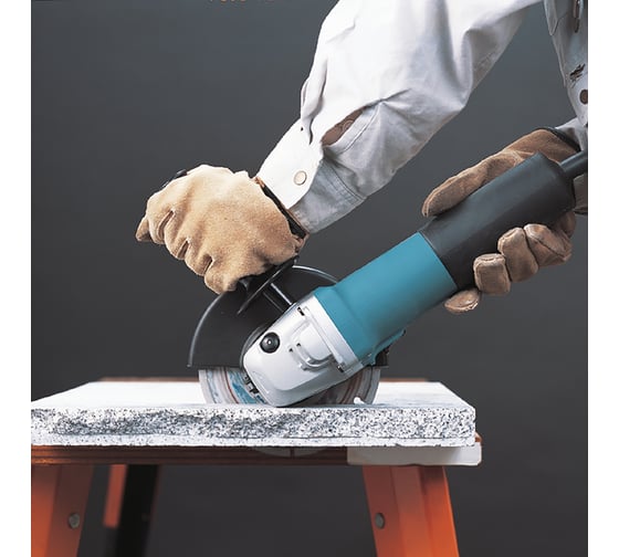 Угловая шлифмашина Makita 9566 C