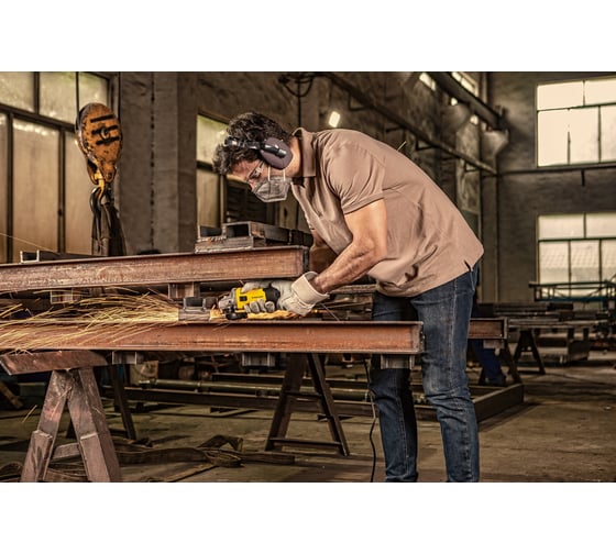 Угловая шлифмашина Stanley SG7125-RU