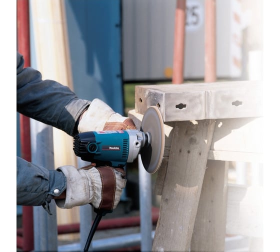 Полировальная шлифмашина Makita GV7000C