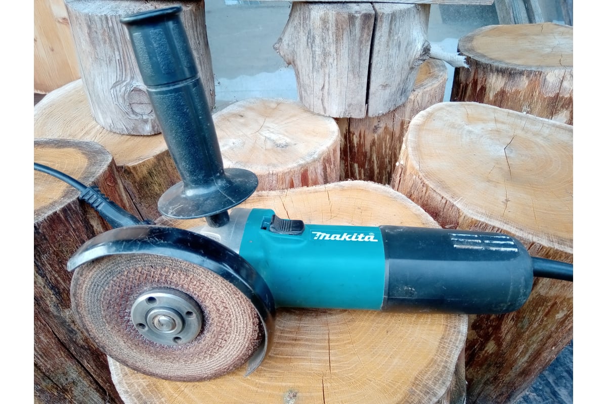 Угловая шлифмашина Makita 9558 HN