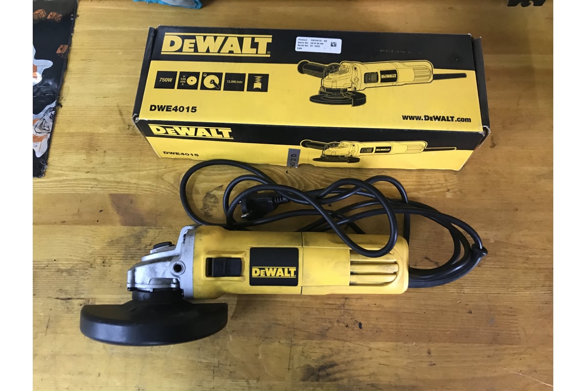 Угловая шлифмашина DEWALT DWE4015