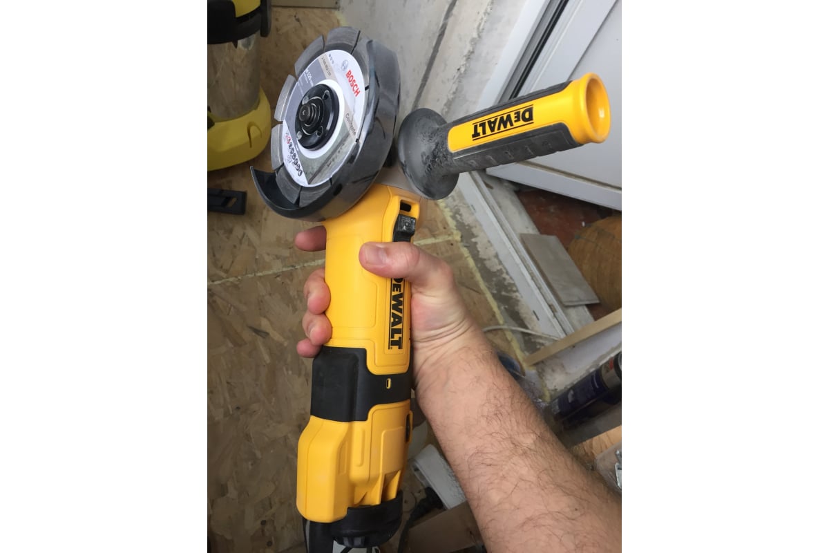 Угловая шлифмашина DEWALT DWE4257