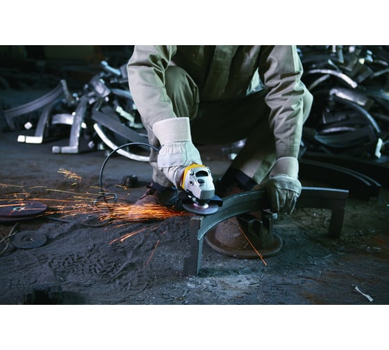 Угловая шлифмашина STANLEY STGS7125