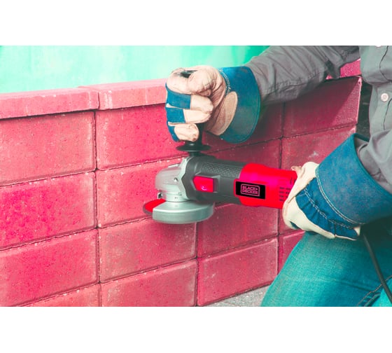 Угловая шлифовальная машина Black&Decker KG8215