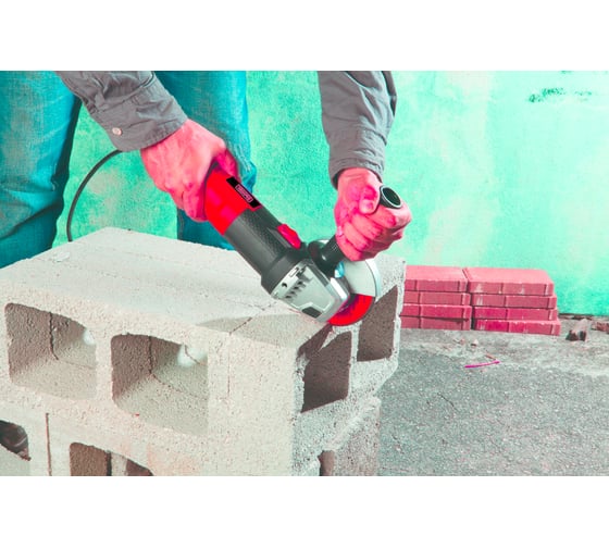 Угловая шлифовальная машина Black&Decker KG8215