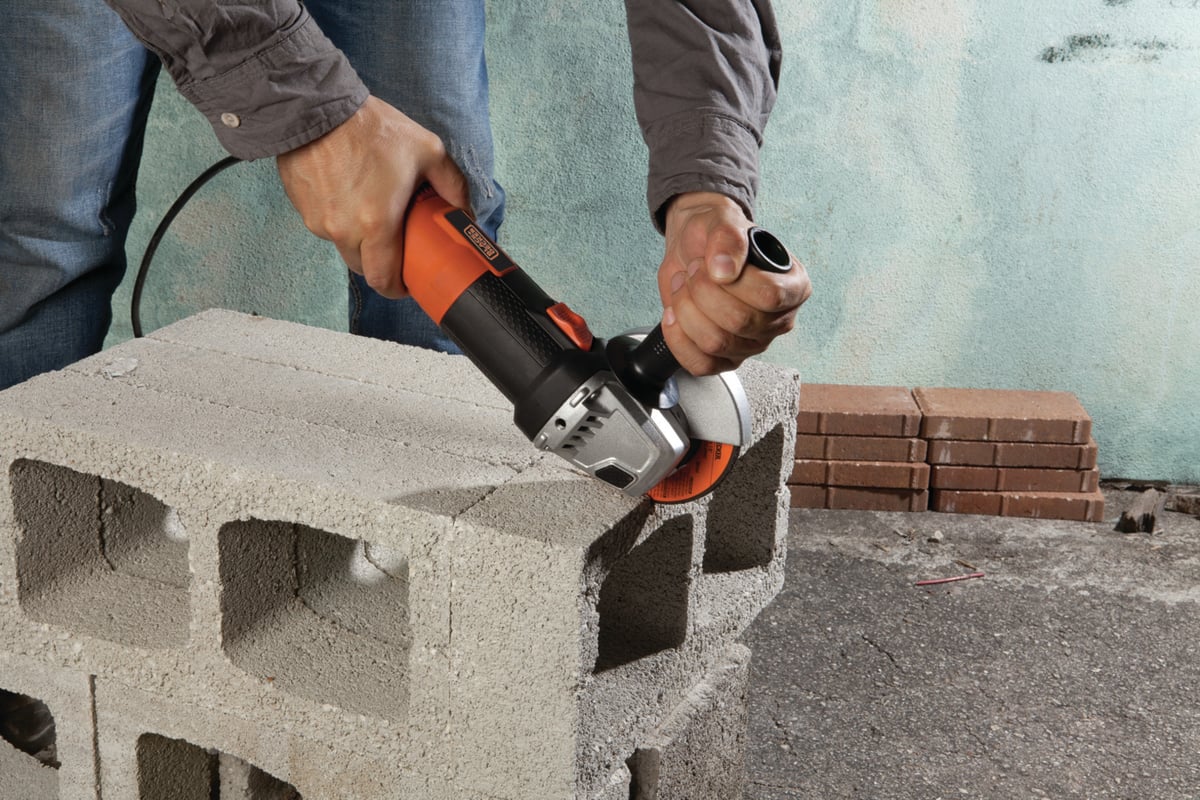 Угловая шлифовальная машина Black&Decker G720