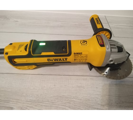 Бесщёточная угловая шлифмашина DEWALT DWE4357-QS 9