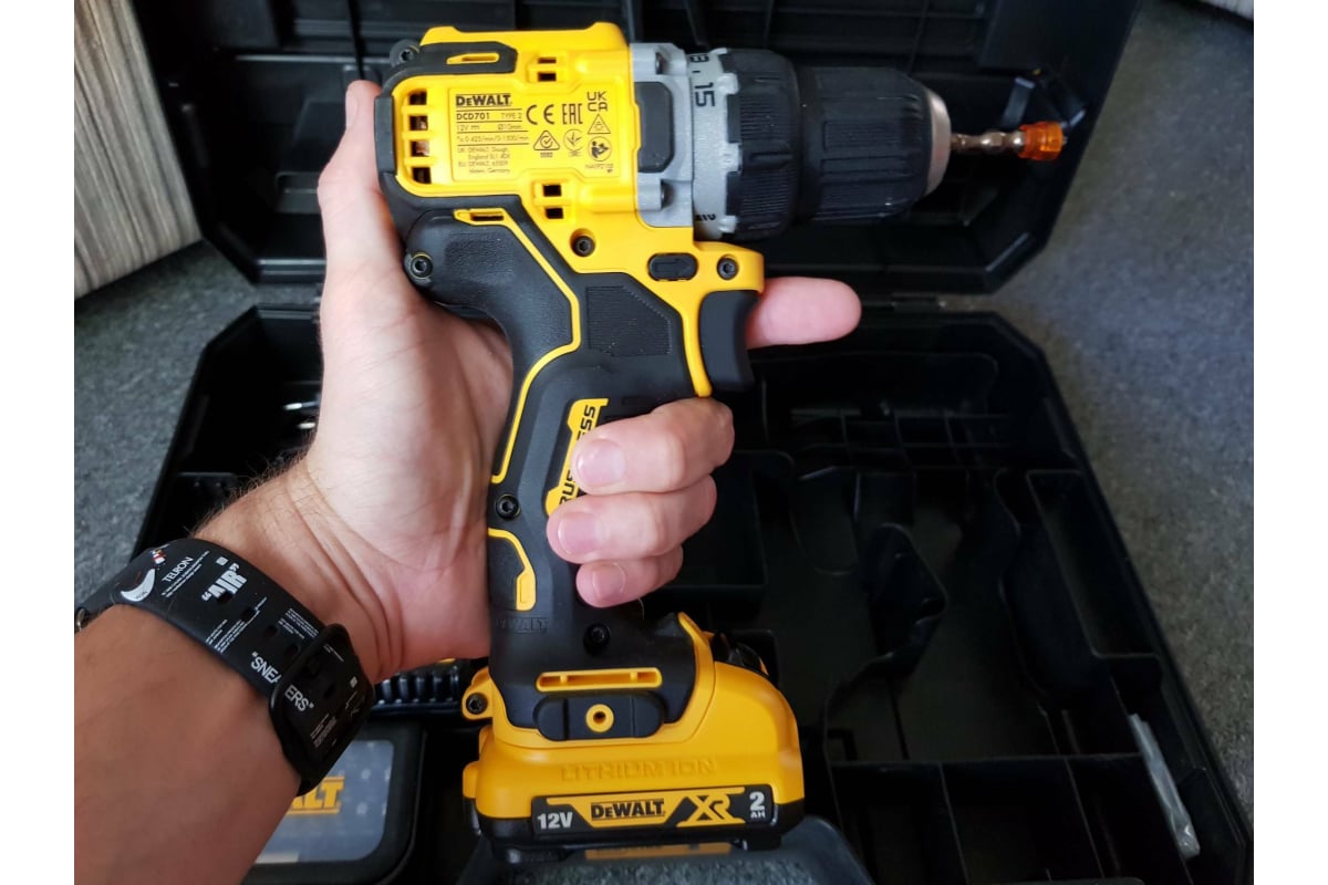 Dewalt dcd701d2 xr. DEWALT dcd701d2-qw. Компактная дрель-шуруповерт DEWALT 12 В XR dcd701d2-qw. Малогабаритная дрель.