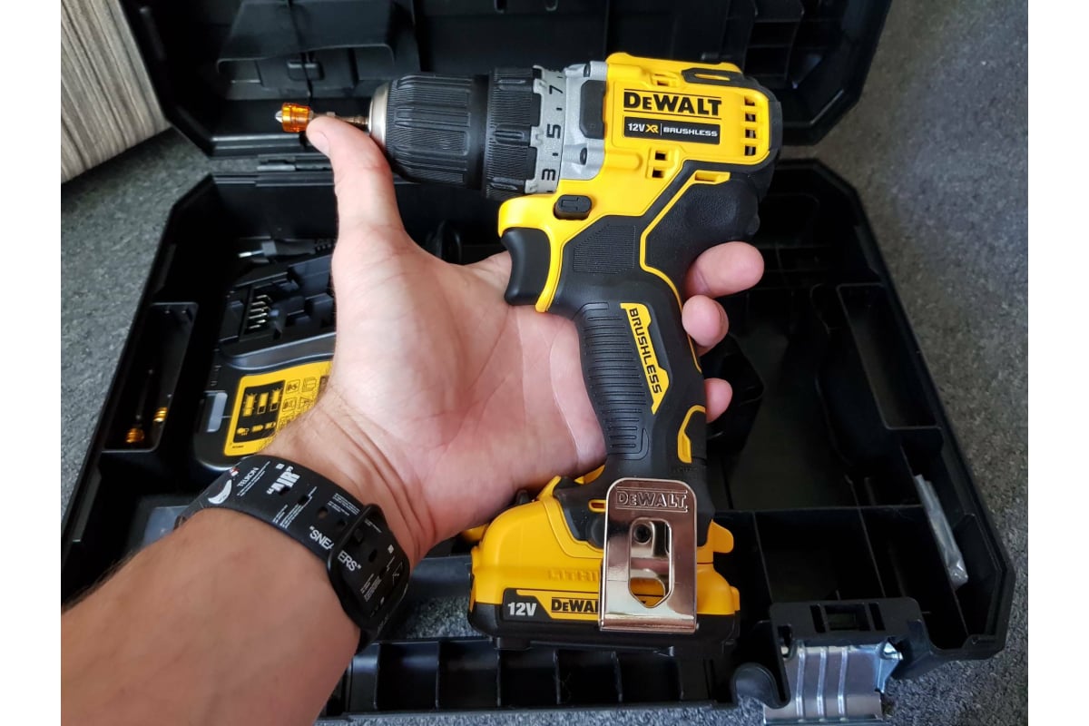 Renaudo.. DEWALT TRAPANO AVVITATORE A BATTERIA 12V 2,0AH ART.DCD701D2-QW