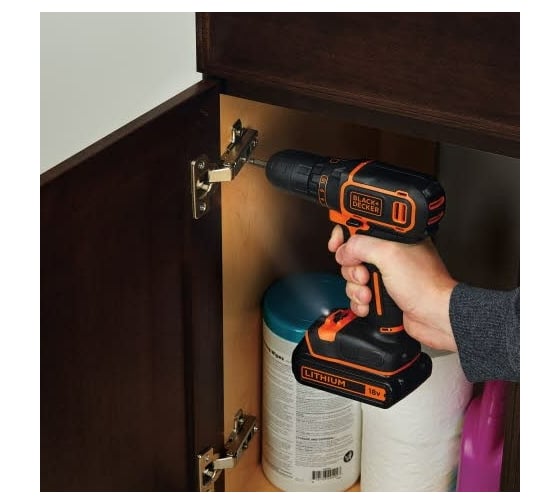 Аккумуляторная дрель-шуруповерт Black&Decker DW 720 BDCDC18B