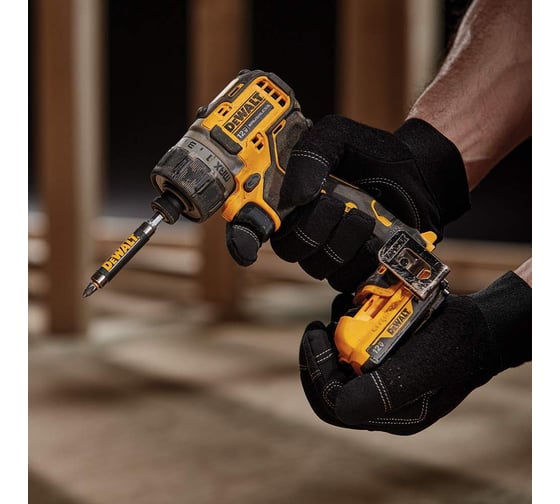 Шуруповерт DEWALT 12 В XR DCF601D2-QW