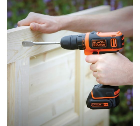 Компактная аккумуляторная дрель-шуруповерт Black&Decker 10.8В BDCDD12B-QW
