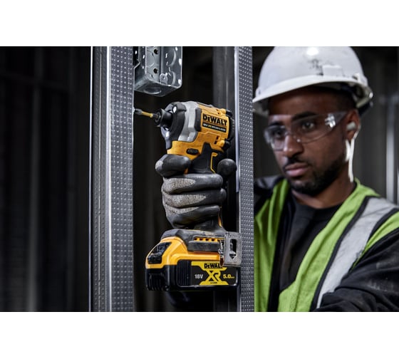 Аккумуляторный шуруповерт DEWALT DCF850E2T, 18 В, 206.2 Нм, 3800 уд/мин, с 2 АКБ 1.7 Ач и ЗУ, в кейсе TSTAK () DCF850E2T-QW